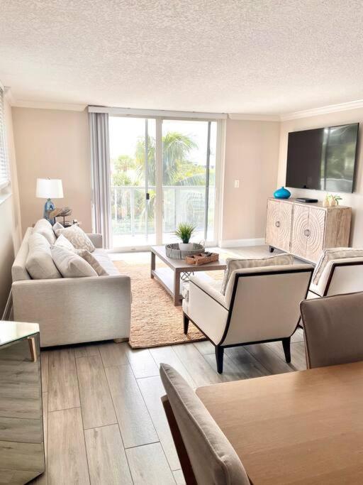 Renovated 2 by 2 by the Beach image