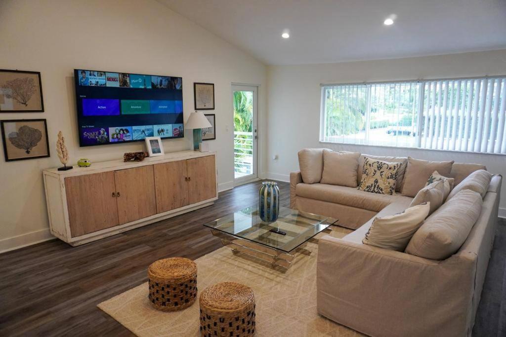 Renovated Coastal 2BR Bungalow Steps to the Beach image