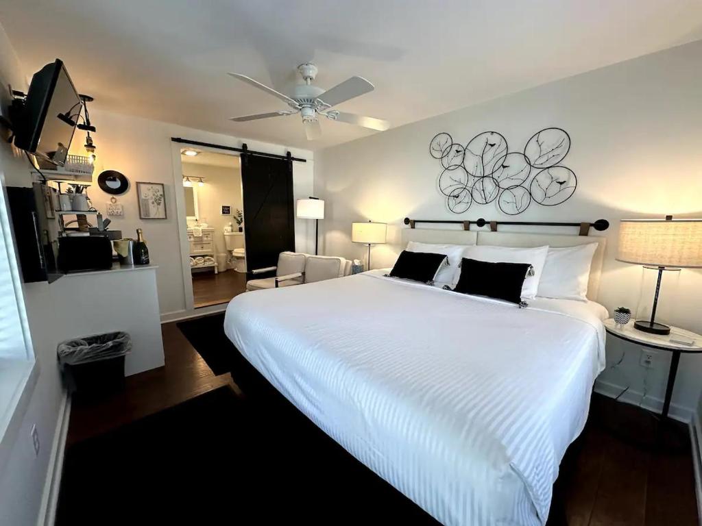 18 Vine Inn & Carriage House image