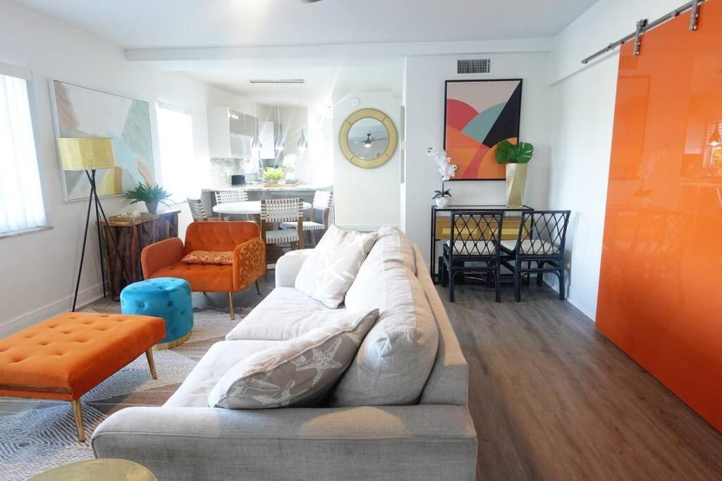 Vibrant Luxury Apartment! image