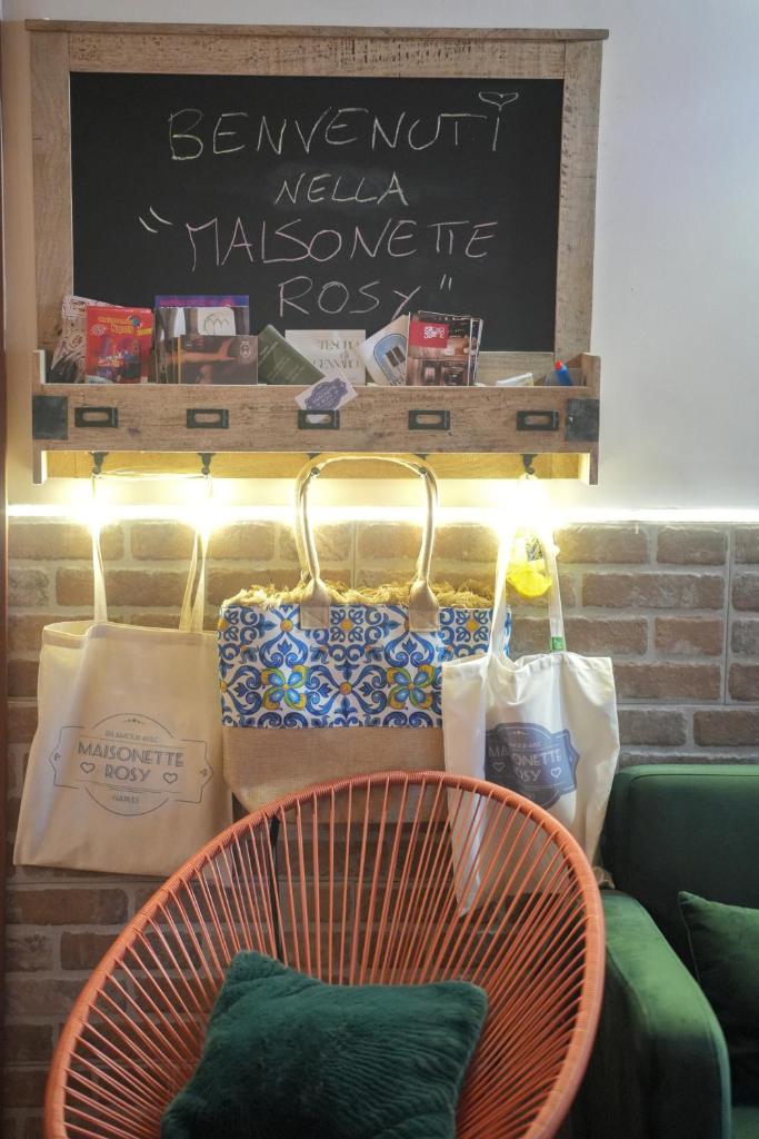 Maisonette Rosy, Naples