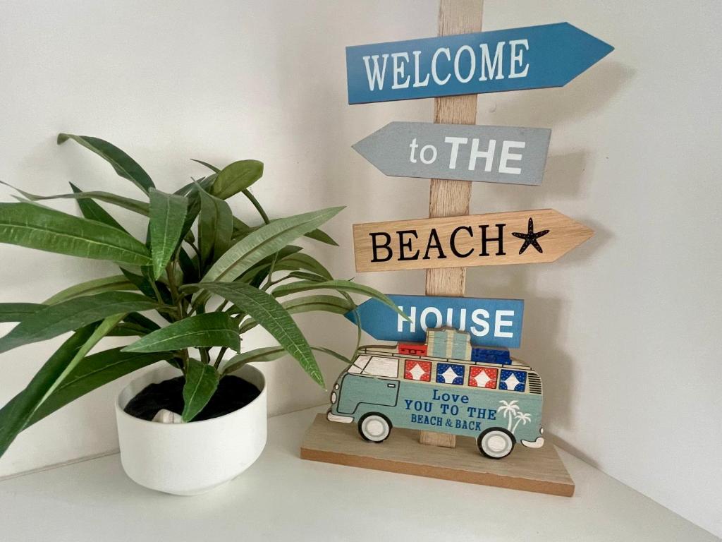 Sunset Beach House 100mtrs to the Beach 3 Bedroom photo 1