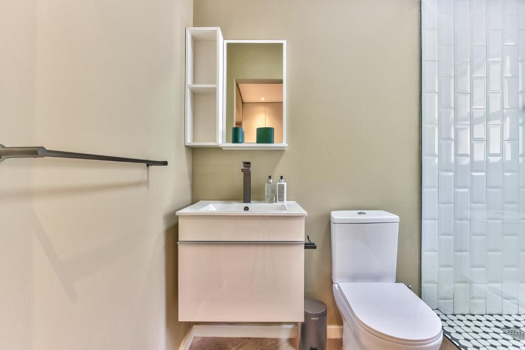 Gorgeous Studio in Sea Point - Tap to explore photos