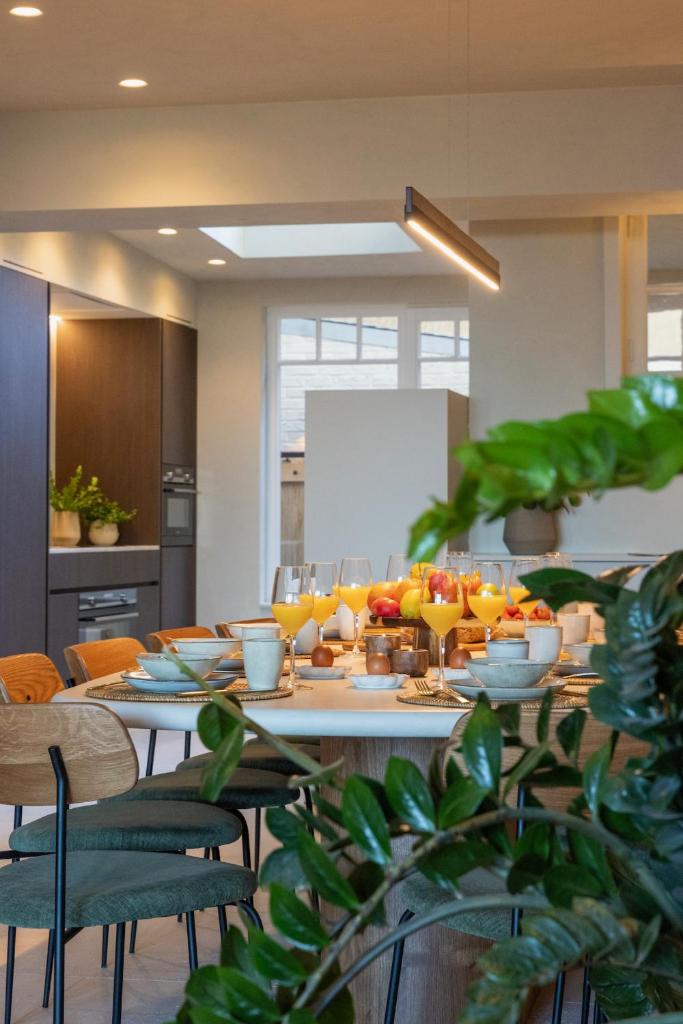 Unieke villa Catherine met frontaal zeezicht, parking sauna en strandcabine photo 4