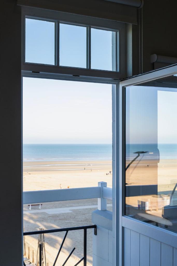 Unieke villa Catherine met frontaal zeezicht, parking sauna en strandcabine photo 3