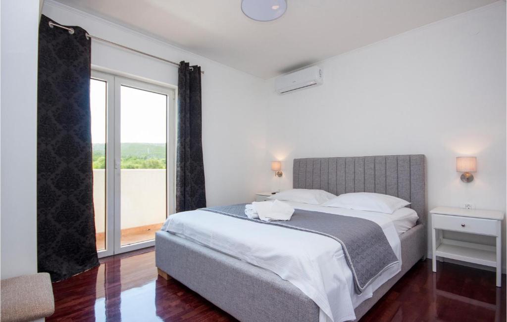 Gorgeous Home In Dubrava - Tap to explore photos