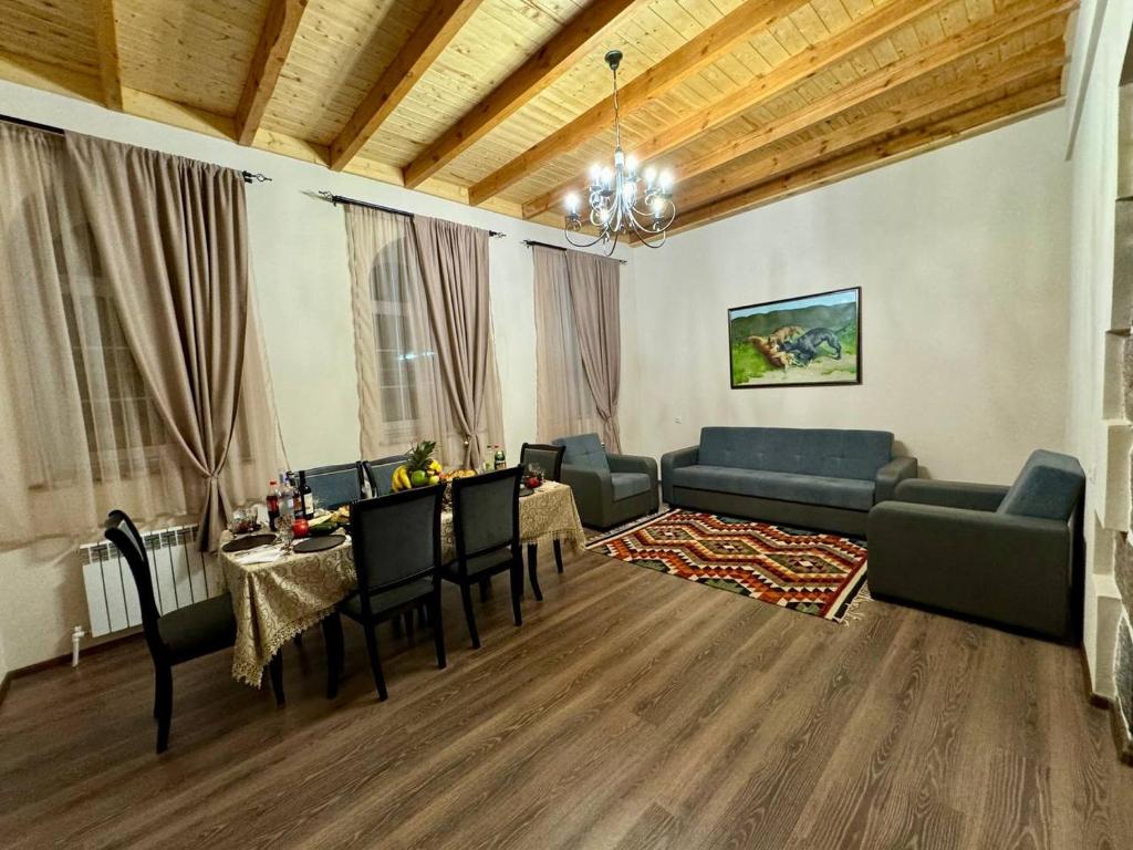 Hakobyan 84 Guest House Gyumri photo 2