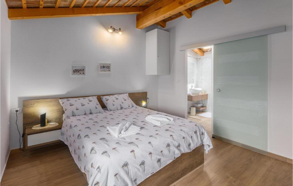 Beautiful Home In Dracevac With Private Swimming Pool, Can Be Inside Or Outside - Tap to explore photos