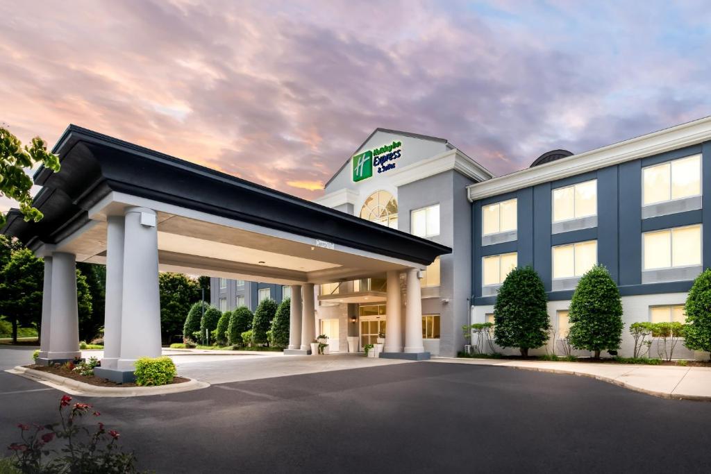Holiday Inn Express & Suites Sylva - Western Carolina Area, an IHG Hotel image