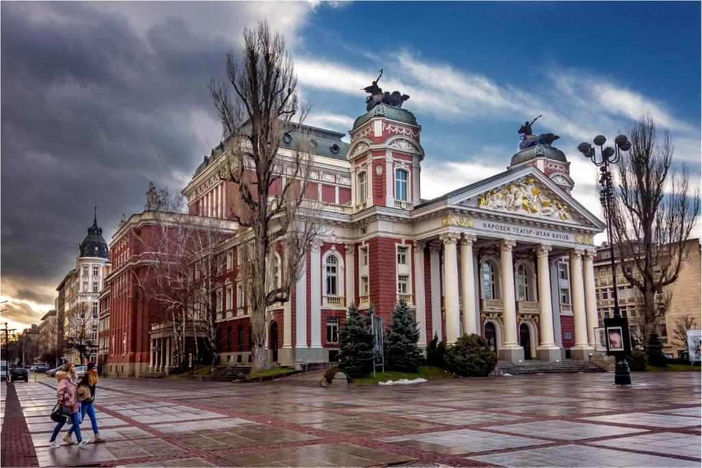 Artistic Flat in City Center for Business&Pleasure Trips - Tap to explore photos