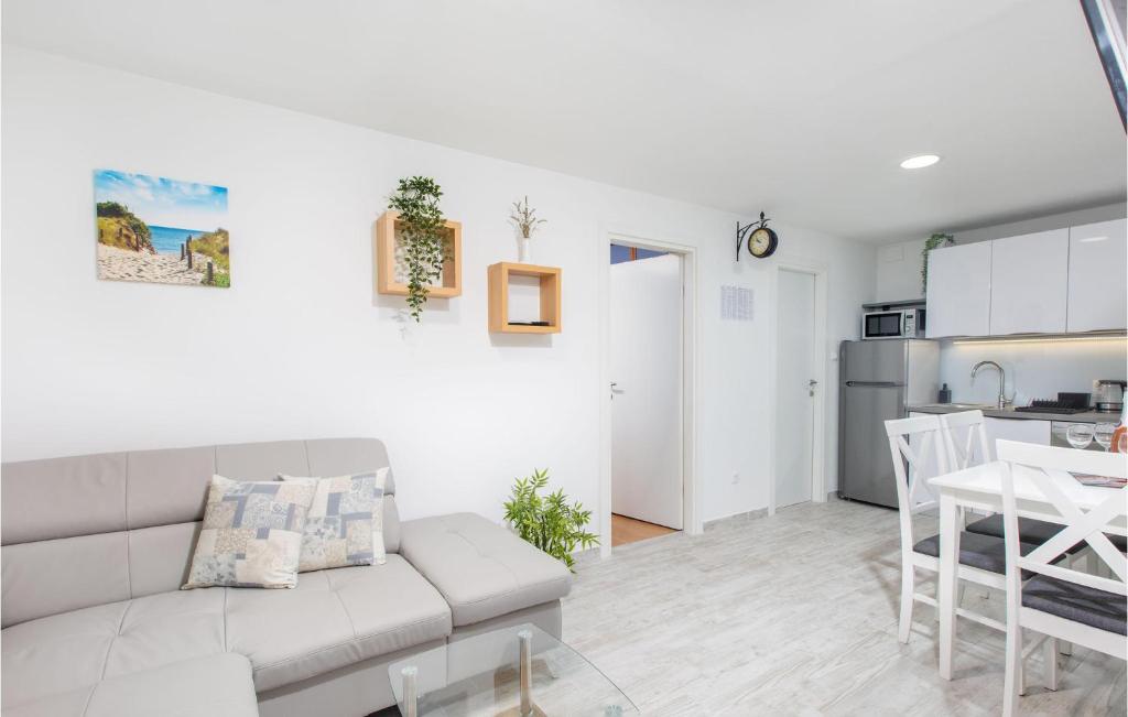 Amazing Apartment In Krk With Wifi - Tap to explore photos