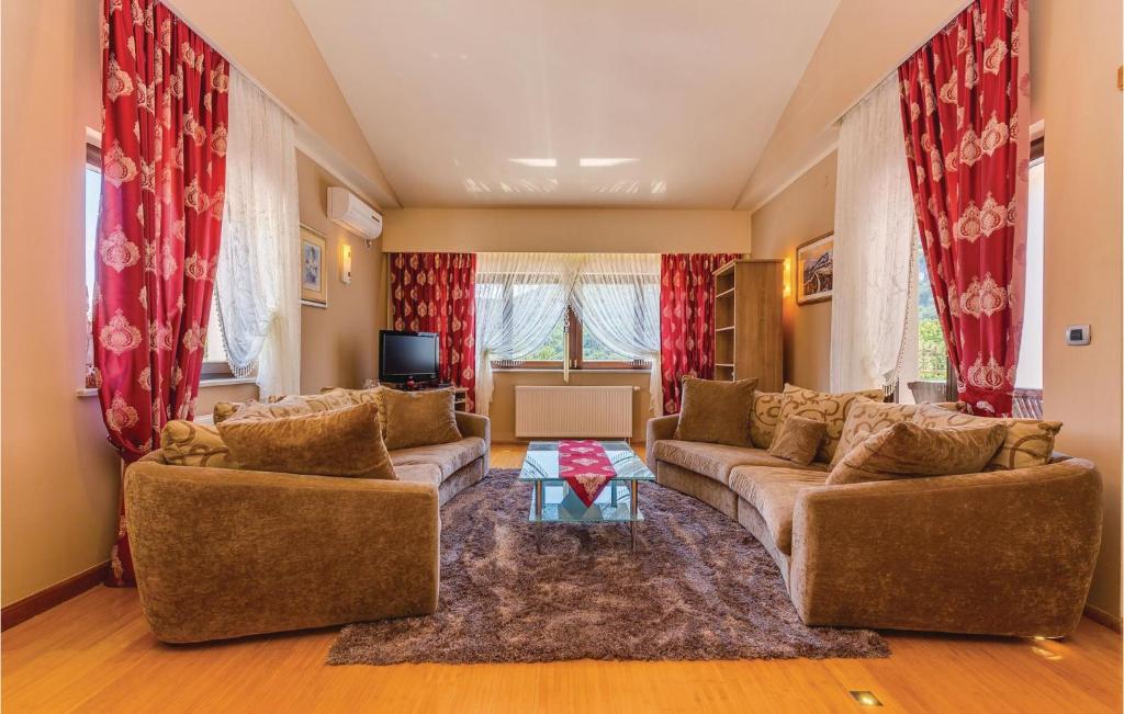 Luxurious Home In Bribir - Tap to explore photos