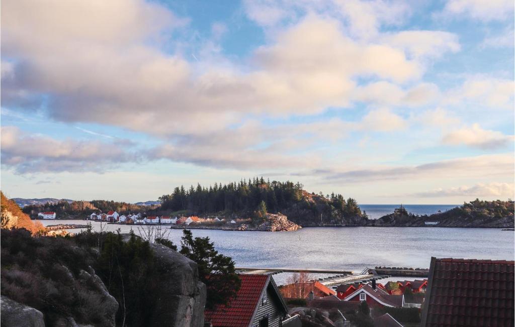 Nice Home In Lindesnes With 5 Bedrooms And Sauna photo 4