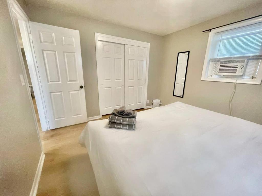 Joslyn 12-Newly remodeled 1 BDRM image