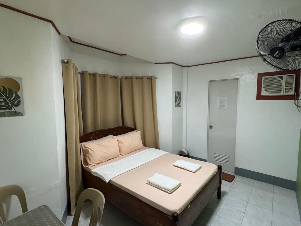 Em's Homestay, Coron