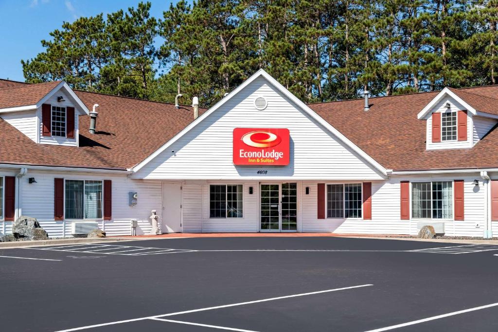 Econo Lodge Inn & Suites image