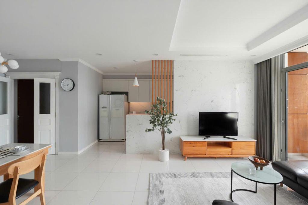 King bed bathtub - Near the Lake