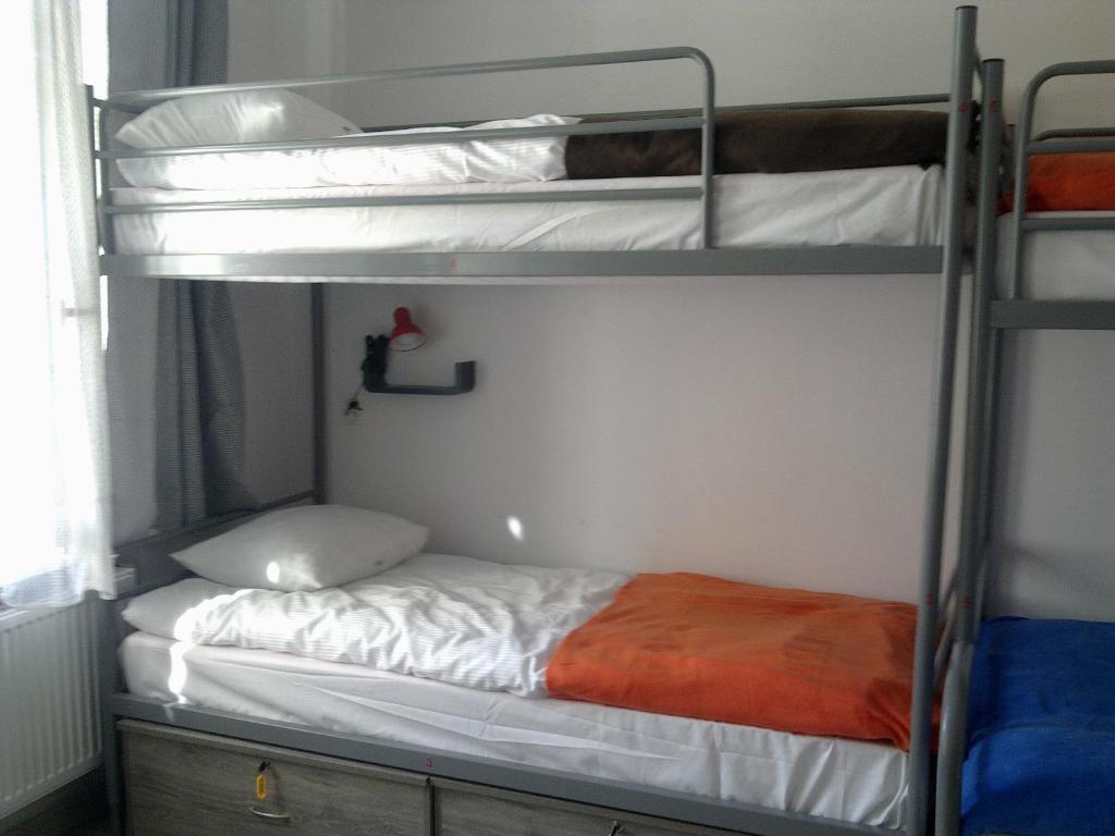 Номер (Кровать в общем номере для мужчин и женщин с 7 кроватями.), Hostel Lwowska 11