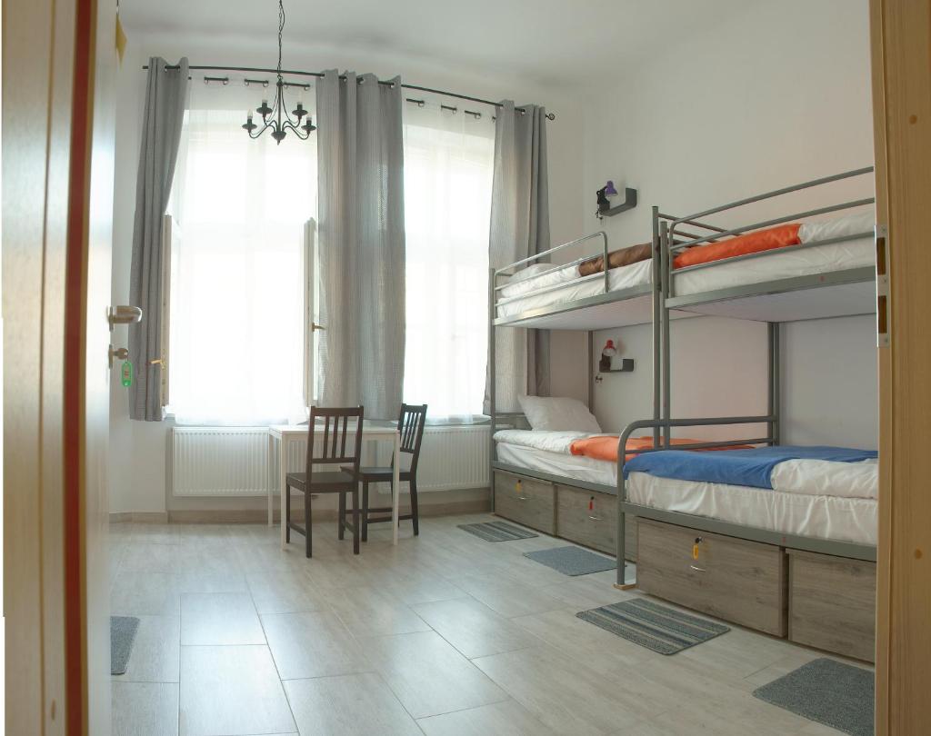 Номер (Кровать в общем номере для мужчин и женщин с 7 кроватями.), Hostel Lwowska 11