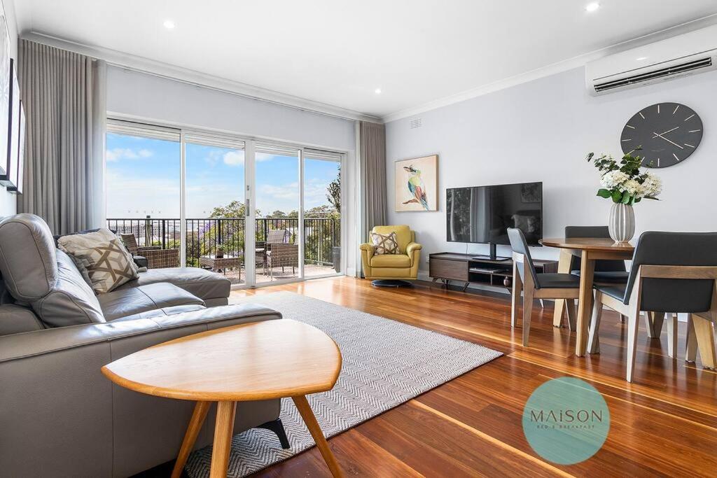 Stylish Sophistication with Leafy Newcastle Views!