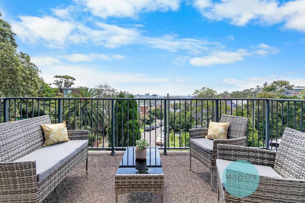 Stylish Sophistication with Leafy Newcastle Views! photo 3