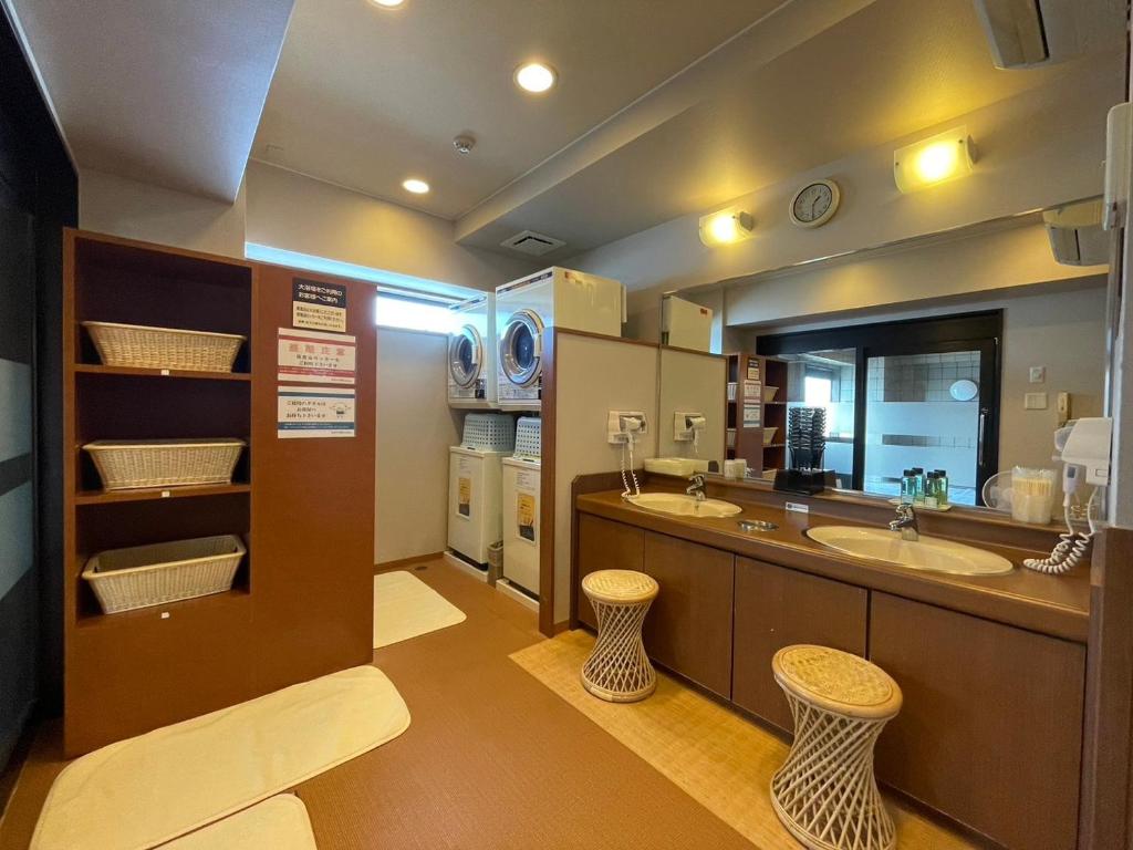 Hotel Route-Inn Fukui Ekimae - Tap to explore photos