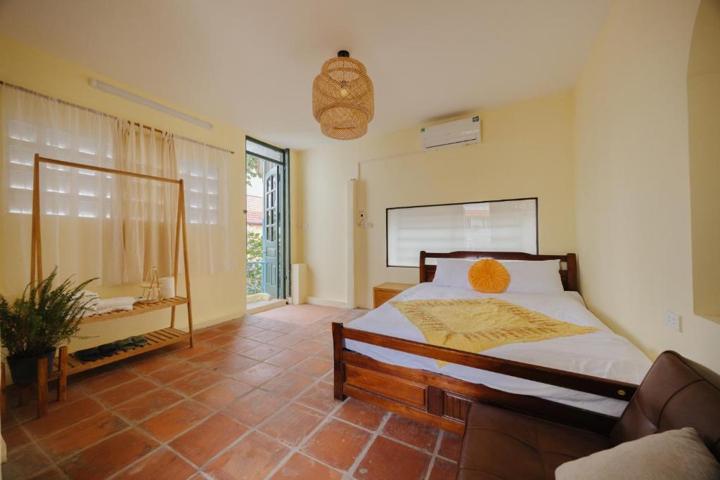 Homestay and Eggcoffee Central Hanoi Old Quarter