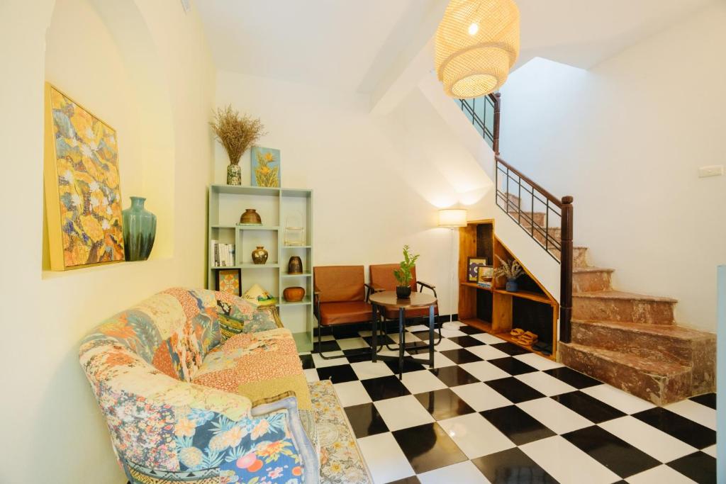 Homestay and Eggcoffee Central Hanoi Old Quarter