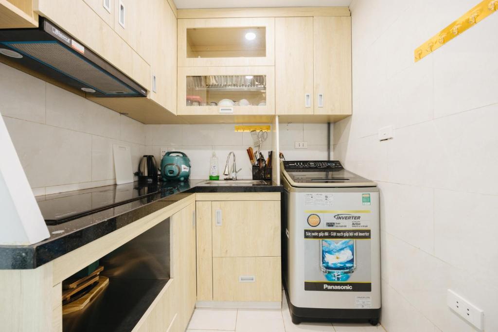 Balcony Street VIEW apartment/ Hanoi OLD Quarter/ Netflix