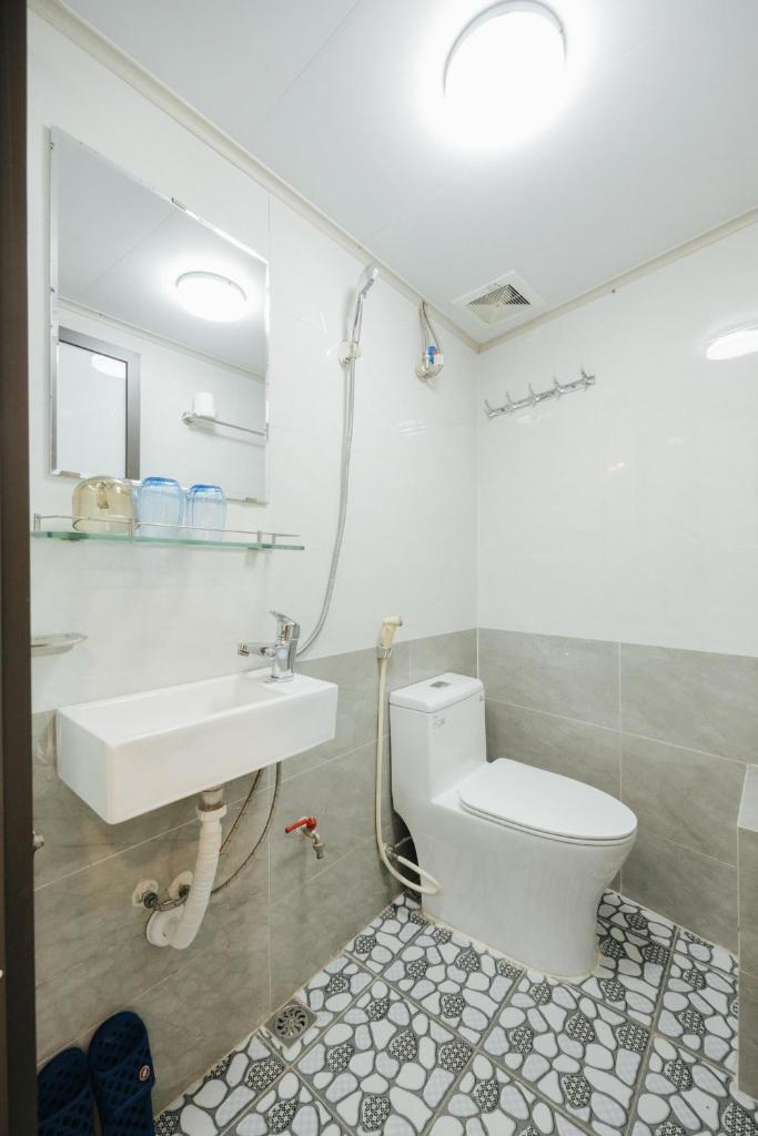 Balcony Street VIEW apartment/ Hanoi OLD Quarter/ Netflix