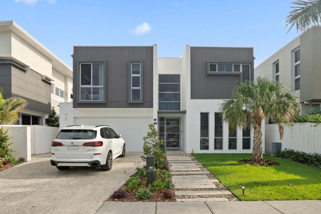 Frangipani Beach House photo 2