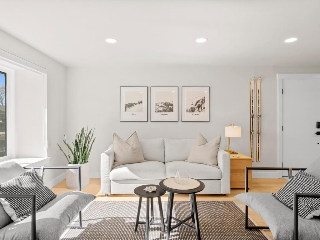 Modern Home near Salt Lake's Attractions image