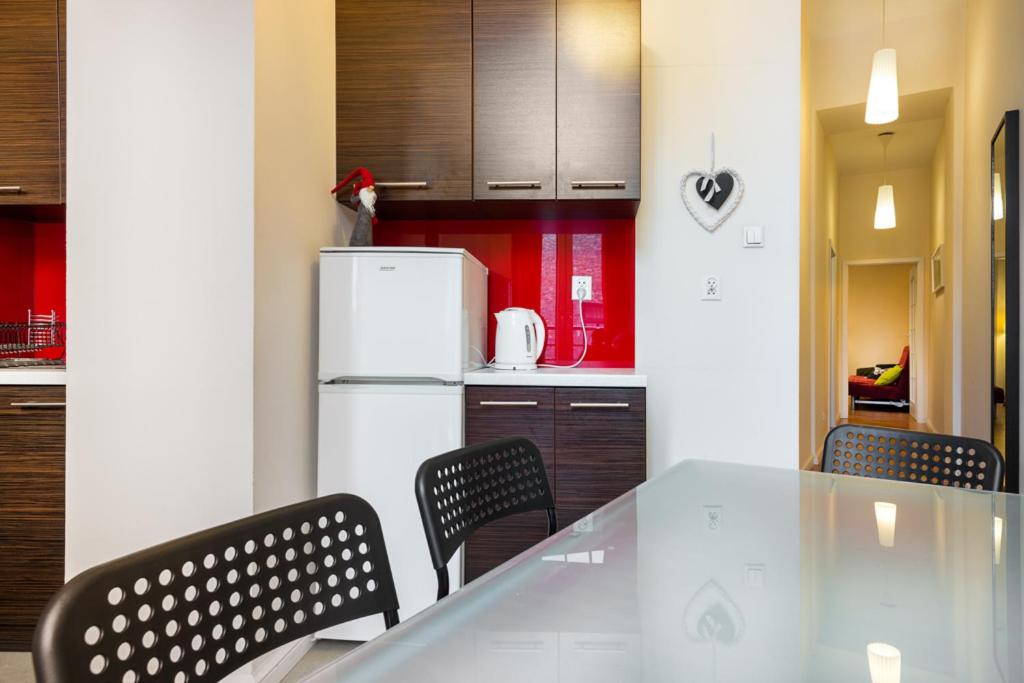 Апартаменты (Апартаменты (для 5 взрослых): ул. Studencka, 1), Pokoje Bagatela Stare Miasto