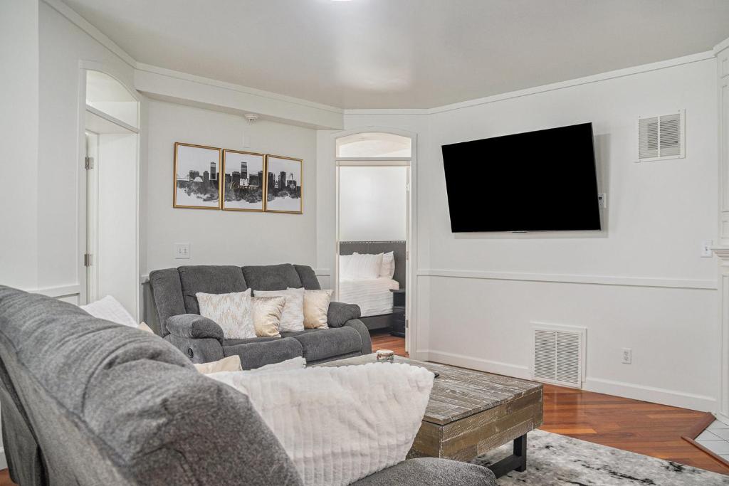 Charming 2-Bed Basement Retreat image