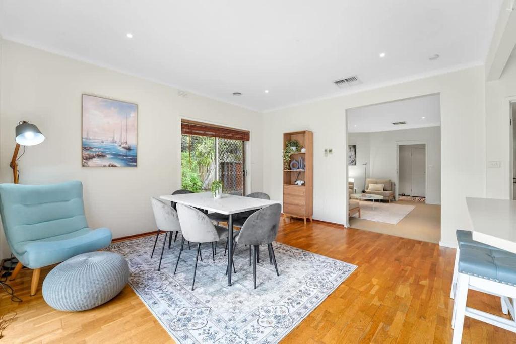 Magnificent Beachside Living at Heart of Mornington photo 2