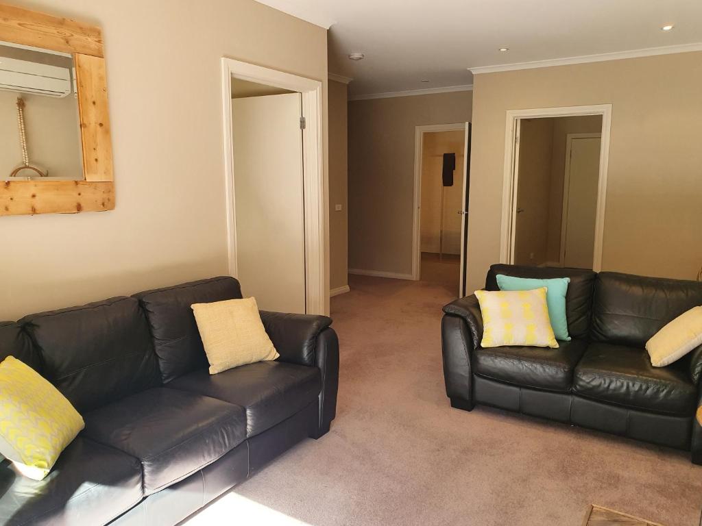 Luxury 3 Bedroom Townhouse photo 2