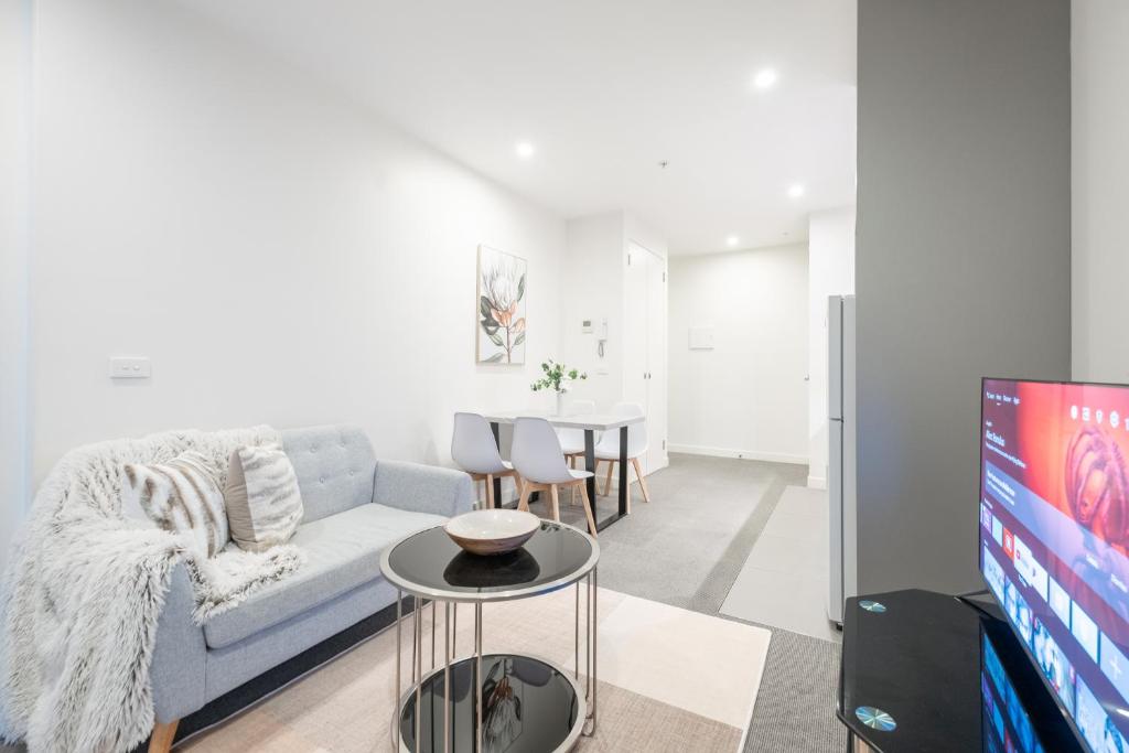 Experience The Heartbeat Of Melbourne Cbd 1br photo 1