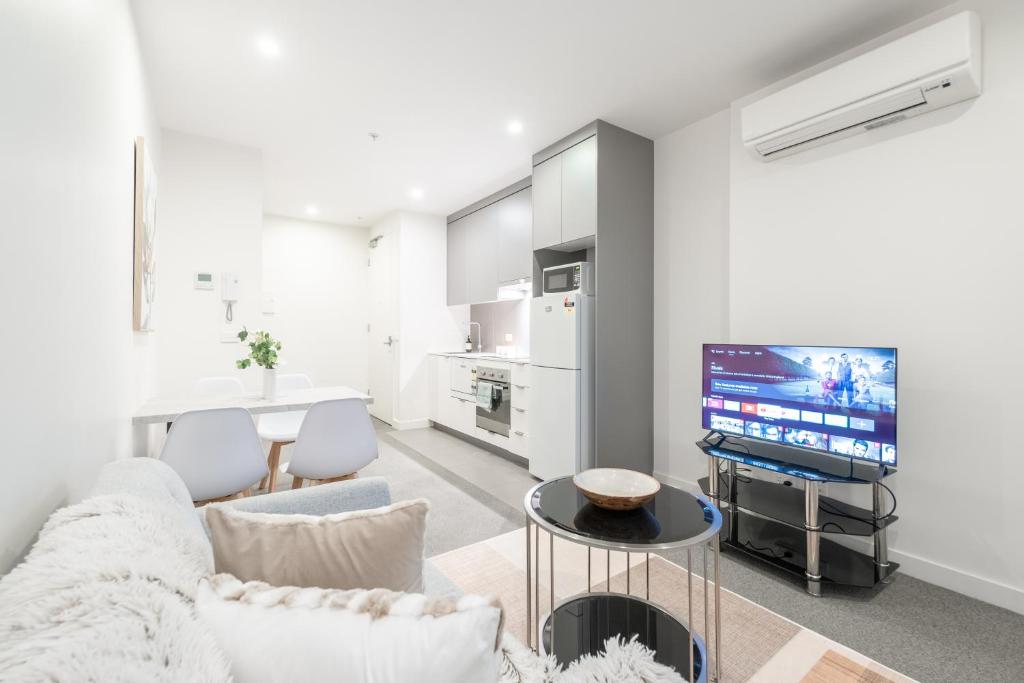 Experience The Heartbeat Of Melbourne Cbd 1br photo 2