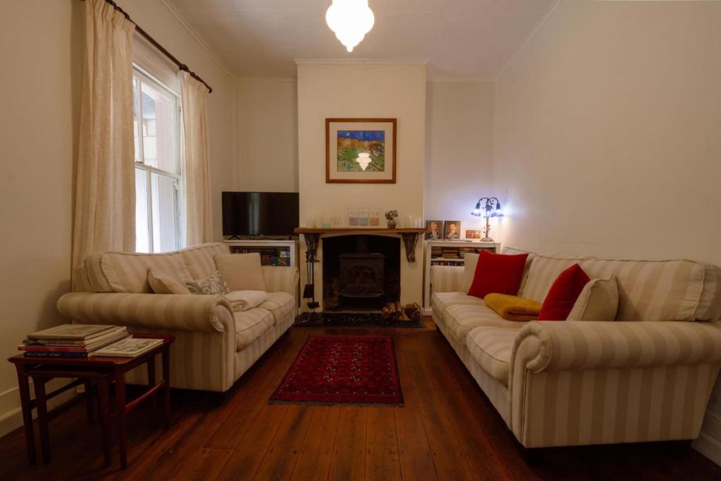 Larsens Cottage 2 - Historic 1880 Home photo 3