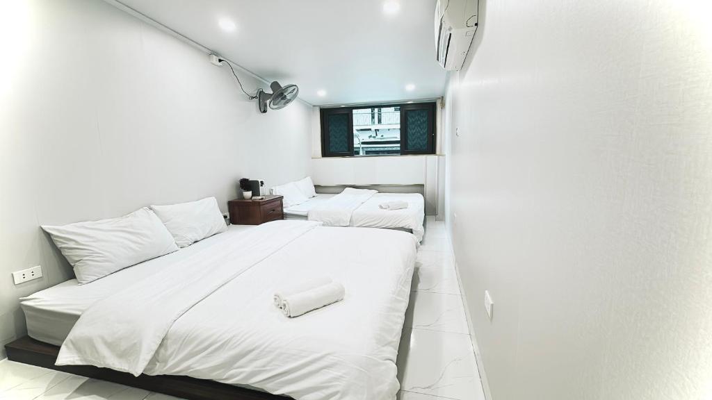 Balcony Street VIEW apartment/ Hanoi OLD Quarter/ Netflix