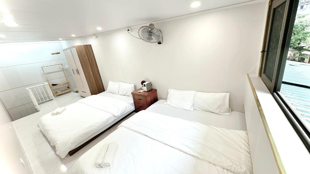 Balcony Street VIEW apartment/ Hanoi OLD Quarter/ Netflix