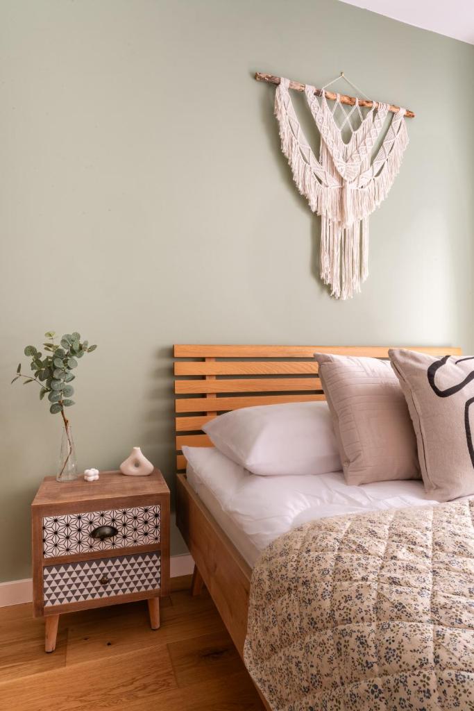 GREEN OASIS - free parking, big balcony, private park - Tap to explore photos
