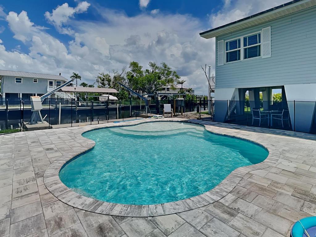 275 Blue Bay image