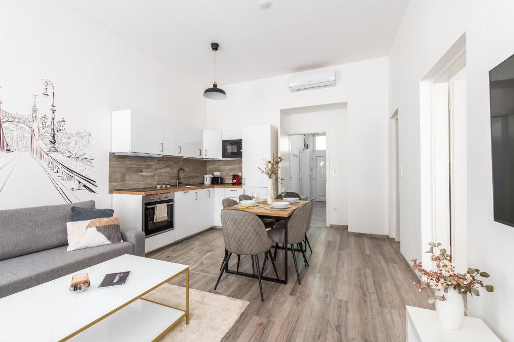 Central Klauzal AC 2BR Apartment - Tap to explore photos