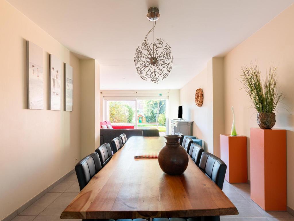 Spacious holiday home with garden photo 3