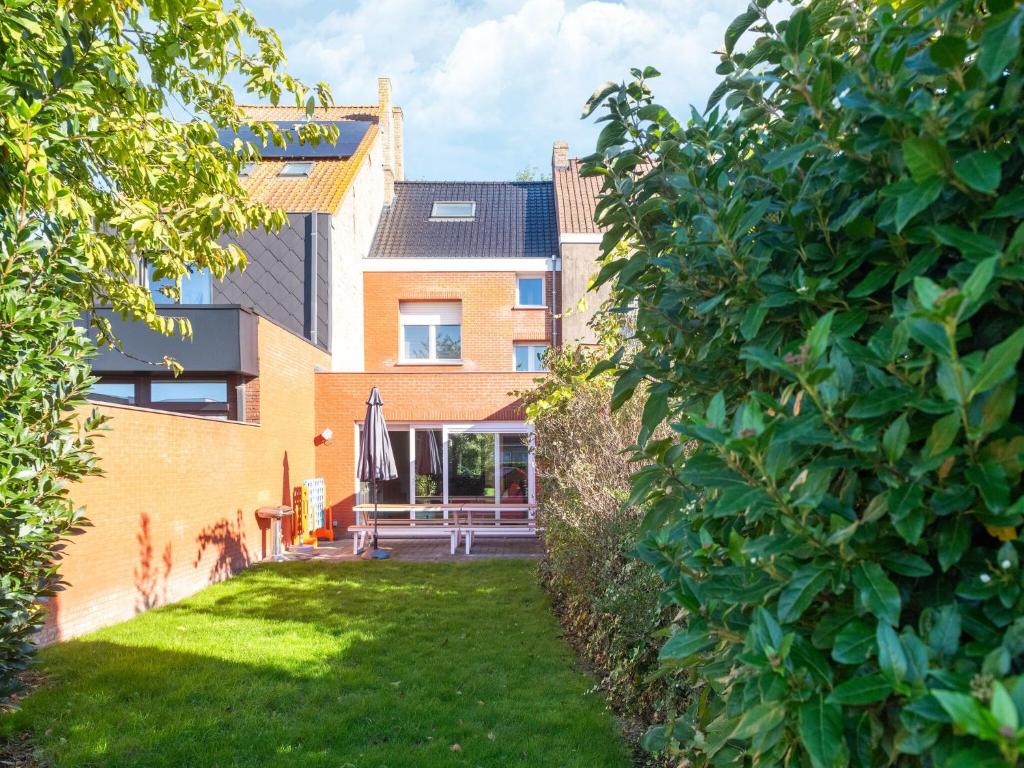 Spacious holiday home with garden photo 2
