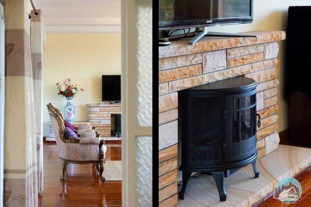 Spacious 4-Bed Home Water Views in Castle Cove photo 2
