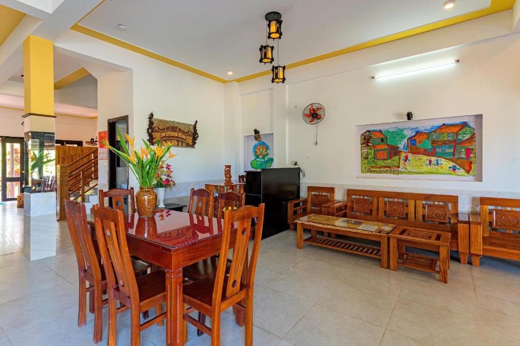 Blue River Villa Homestay