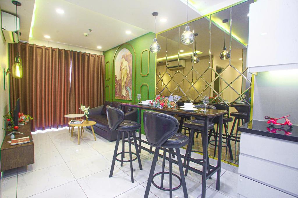 Caesars Suites - Terra Royal, Central Point & HighClass Standard