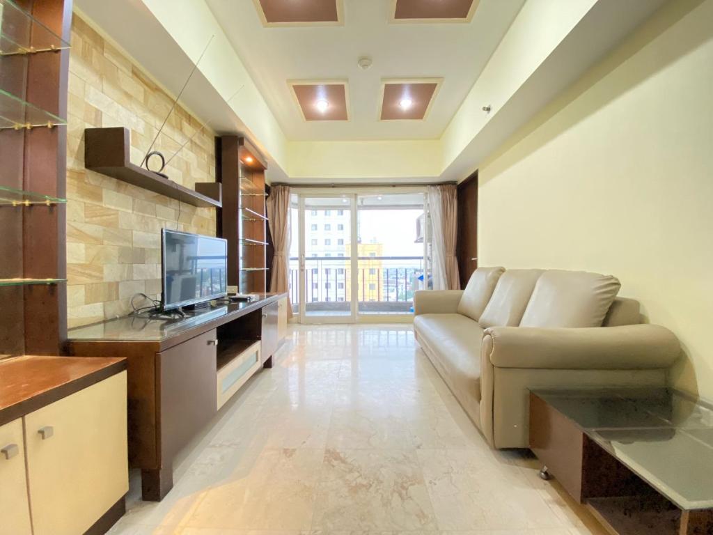 Spacious and Modern 2BR at Braga City Walk Apartment By Travelio - Tap to explore photos